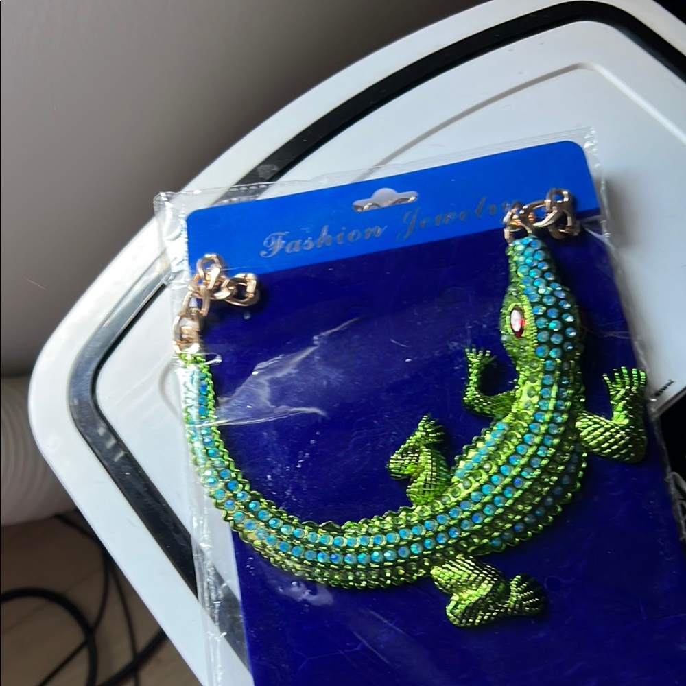 Fashion Jewelry Green and Blue Alligator Necklace